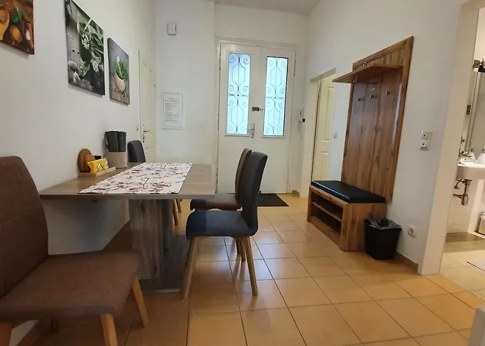 Gorgeous Viennese 10 Min To Center Apartment Wien