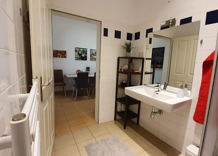 Gorgeous Viennese 10 Min To Center Apartment *