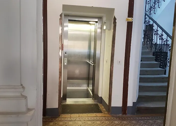 Gorgeous Viennese 10 Min To Center Apartment Wien